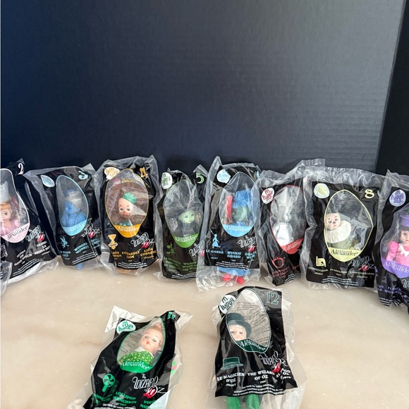 NIP 2008 McDonald’s Wizard of Oz/WICKED Madame Alexander Complete 12 Doll Set